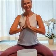 Insegnante di Anukalana yoga e yoga in Gravidanza propone lezioni private o a piccoli gruppi